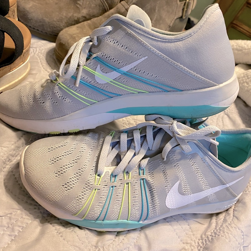 Nike tennis shoes